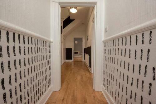 Superb House - 2 Lorn Street
