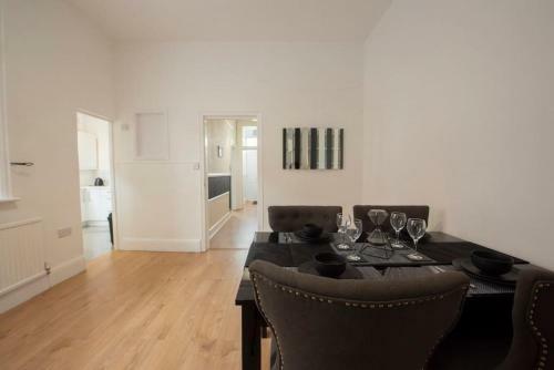 Superb House - 2 Lorn Street