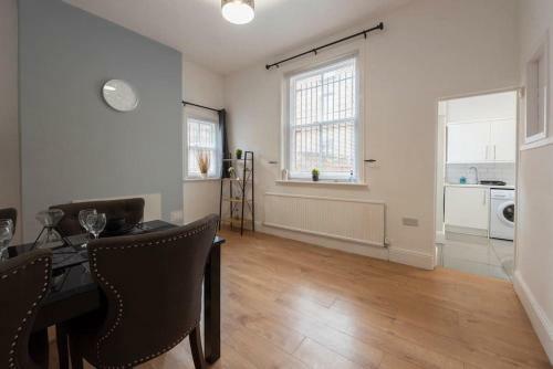 Superb House - 2 Lorn Street