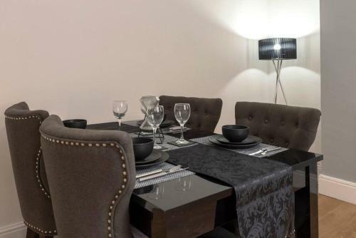 Superb House - 2 Lorn Street