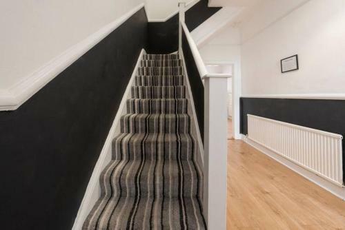 Superb House - 2 Lorn Street
