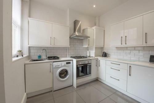 Superb House - 2 Lorn Street
