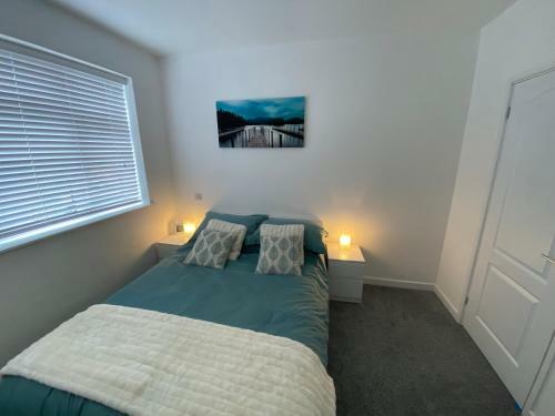 Modern 2 Bedroom Apartment, With Car Parking.