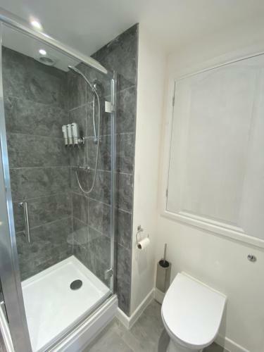 Modern 2 Bedroom Apartment, With Car Parking.