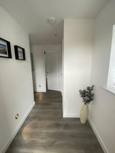 Modern 2 Bedroom Apartment, With Car Parking.