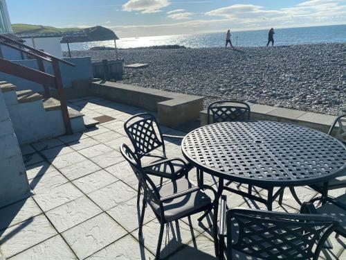 Stunning 4-bedroom House On Borth Beach