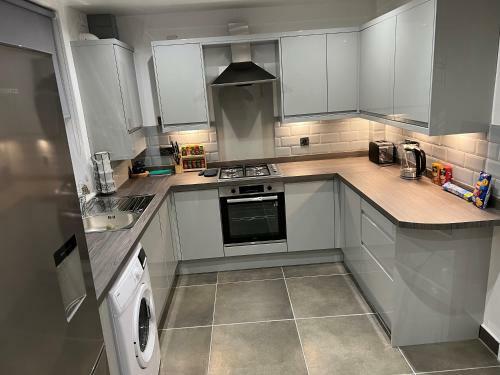 Newly Refurbished 2 Bedroom Home With Conservatory