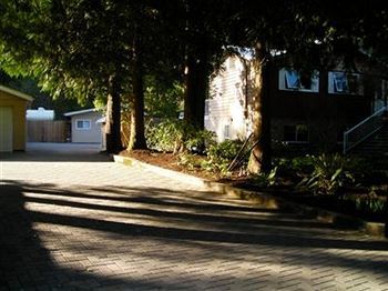 Hostal Riverbend Guest House