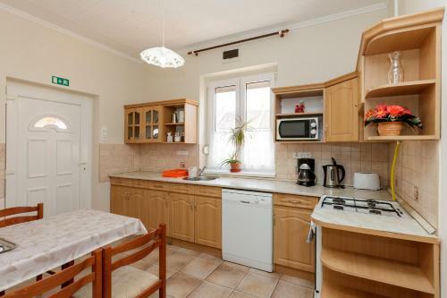 Almafa Apartmanh�z