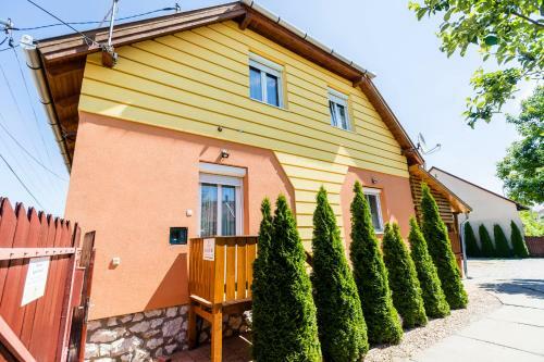 Almafa Apartmanh�z
