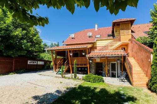 Almafa Apartmanh�z