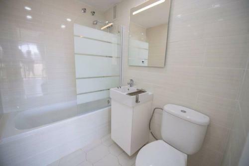 Apartamento Benal Beach Sea Front Holiday Home