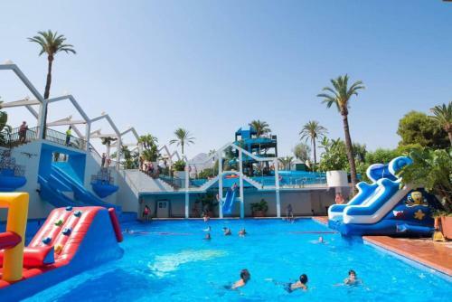 Apartamento Benal Beach Sea Front Holiday Home