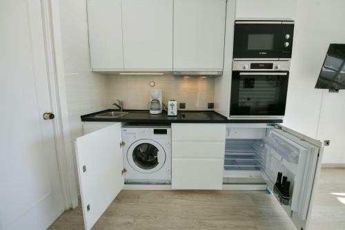 Apartamento Benal Beach Sea Front Holiday Home