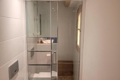 Spacious Apartment For 4 In Avignon !