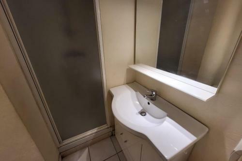 Apartamento Charming Studio For 2 - Place Saint-lazare