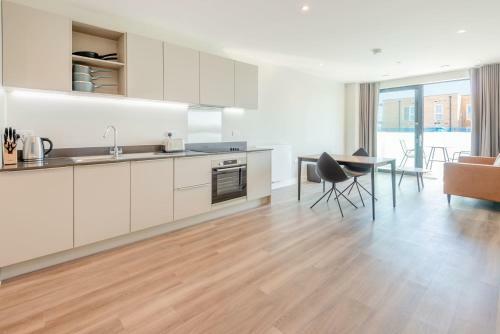 Spacious And Bright Apartments In Brentford
