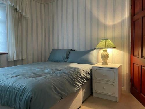 Cheerful 3 Bedroom House With Off Street Parking