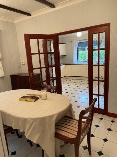 Cheerful 3 Bedroom House With Off Street Parking