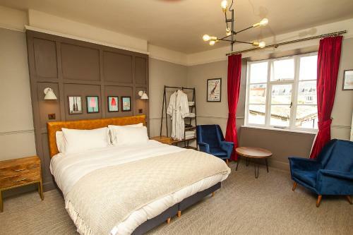 Hostal The West Bay Hotel