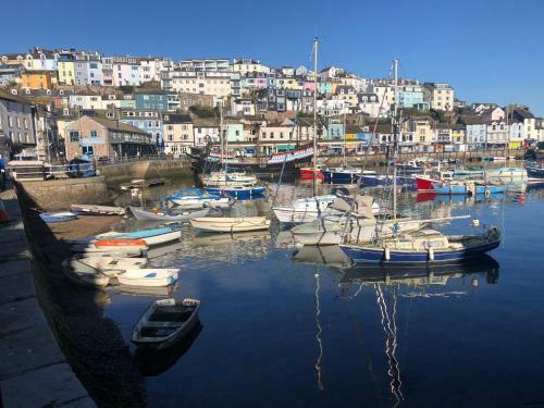Apartamento Harbour View Ground Floor Flat With Private Parking, Only 5 Mins Walk To Harbour