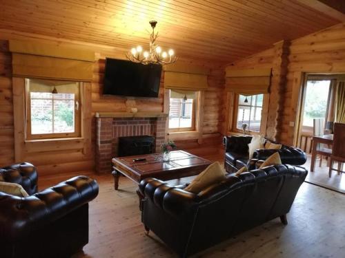 Le Log Cabin 18