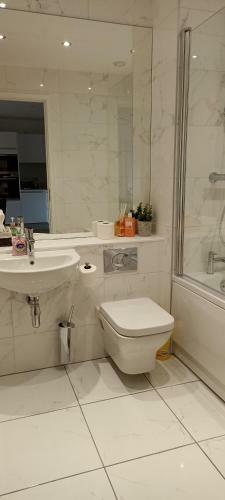 Whats She Want-- 2beds 2bath Apartment