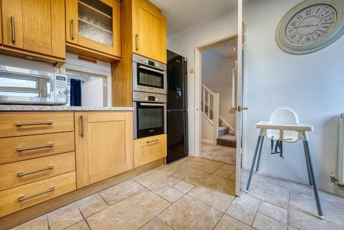 Modern 3 Bedroom 2 Bath House With Parking, Wednesbury, Birmingham