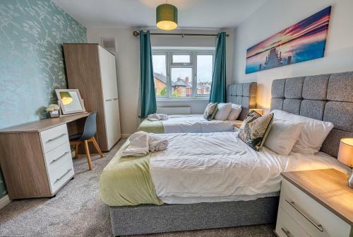 Modern 3 Bedroom 2 Bath House With Parking, Wednesbury, Birmingham