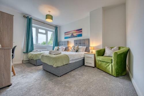 Modern 3 Bedroom 2 Bath House With Parking, Wednesbury, Birmingham