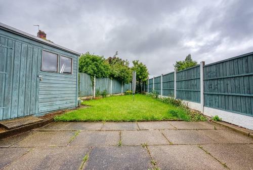 Modern 3 Bedroom 2 Bath House With Parking, Wednesbury, Birmingham
