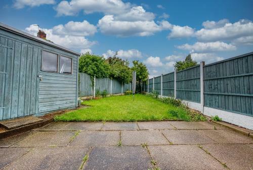 Modern 3 Bedroom 2 Bath House With Parking, Wednesbury, Birmingham