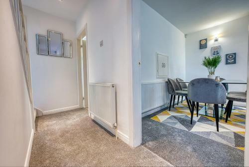 Modern 3 Bedroom 2 Bath House With Parking, Wednesbury, Birmingham
