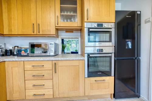 Modern 3 Bedroom 2 Bath House With Parking, Wednesbury, Birmingham