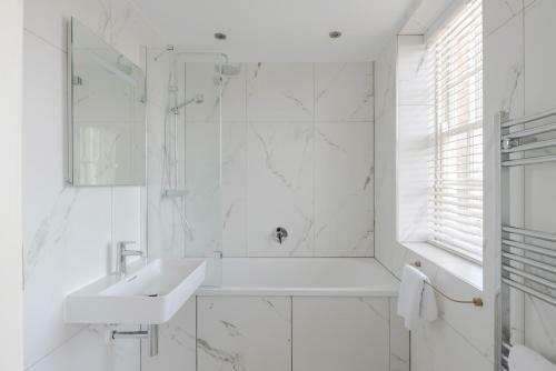 Redcliffe Parade No.9 I Your Apartment