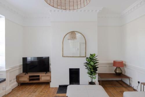 Redcliffe Parade No.9 I Your Apartment