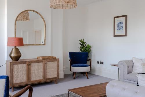 Redcliffe Parade No.9 I Your Apartment