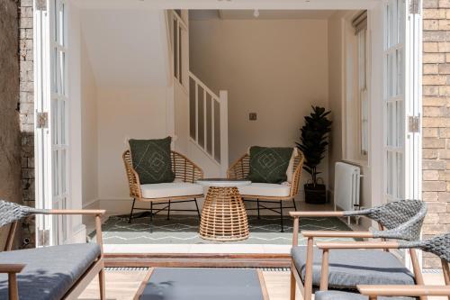 Redcliffe Parade No.9 I Your Apartment
