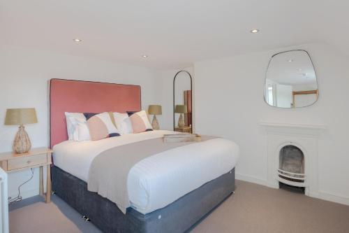 Redcliffe Parade No.9 I Your Apartment