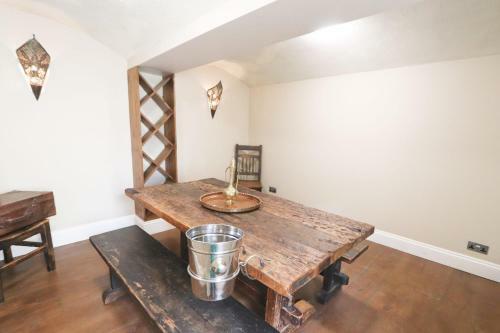 Beautiful Two Bedroom Apartment With Garden