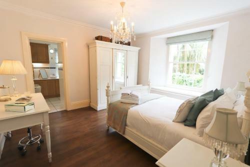 Beautiful Two Bedroom Apartment With Garden