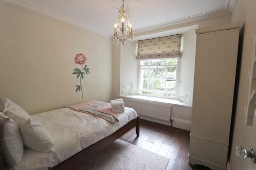Beautiful Two Bedroom Apartment With Garden
