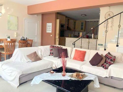 Iliada Luxury House
