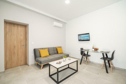 Kiani Apts