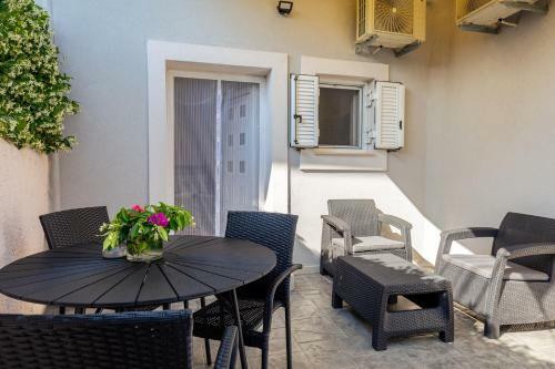 Apartamento Fouki Studio Ipsos Beach