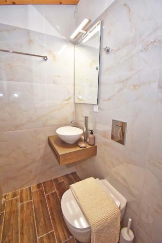 Windrose Apartments - Shared Pool