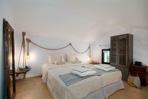 Seathon Seafront Beach Villa In Kalamitsi