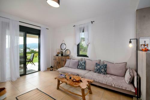 Seathon Seafront Beach Villa In Kalamitsi