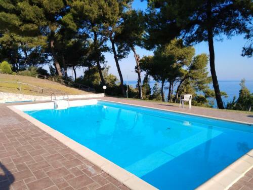 Villa Luxurious 3-bdrm Maisonette With Sea Views