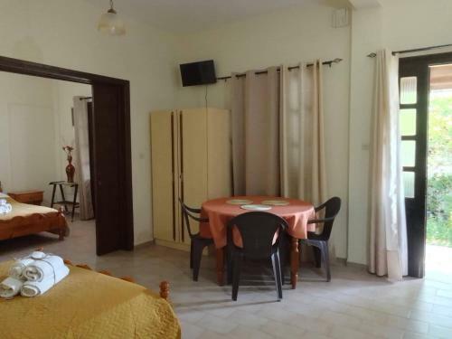 Hostal Parisis Studios